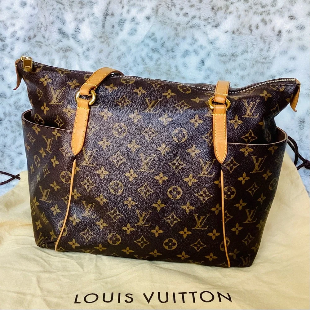 LOUIS VUITTON Totally MM